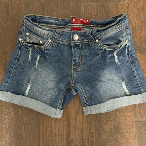 Shorts - Picture 3 of 4